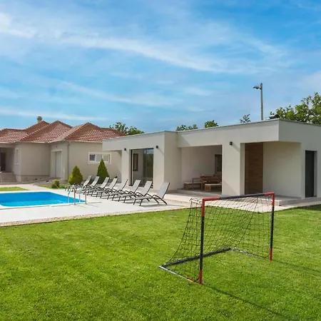 Hébergement de vacances Gorgeous In Dicmo With Sauna *