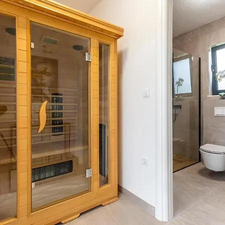 Hébergement de vacances Gorgeous In Dicmo With Sauna