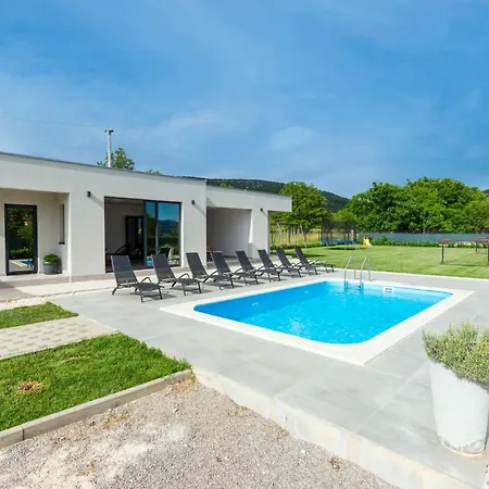 Lovely In Dicmo With Wifi Holiday home