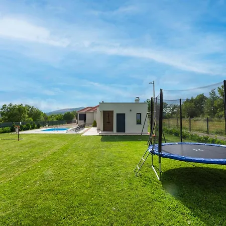 Holiday home Lovely In Dicmo With Wifi